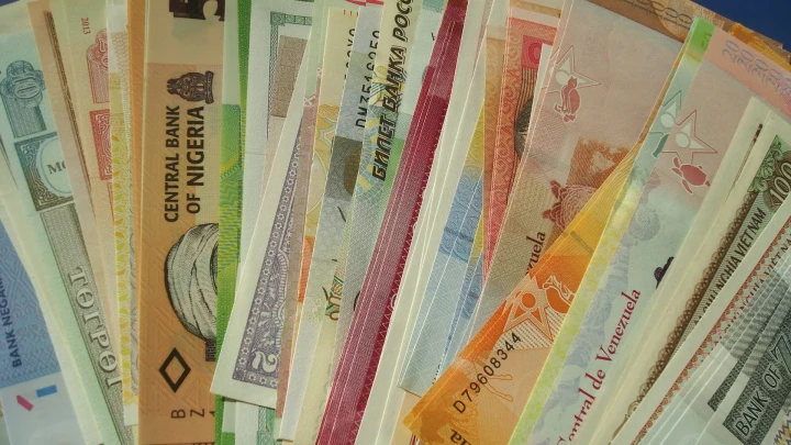 Banknoty Świata x 100 UNC każdy inny