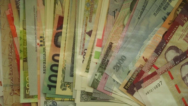 Banknoty Świata x 100 UNC każdy inny