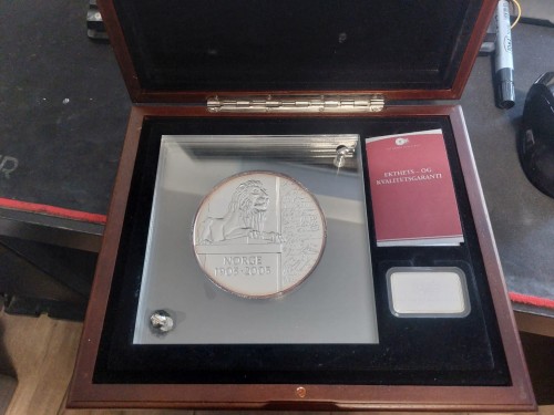 Norwegia – medal jubileuszowy Norge 1905–2005 1031,1 g Ag.999